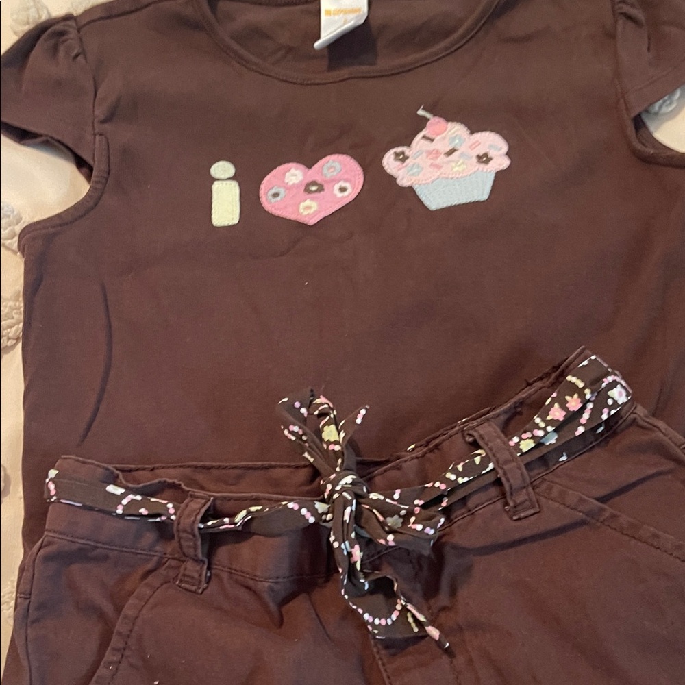 Gymboree Brown Top with Cupcake and Heart Design with shorts - Picture 4 of 4